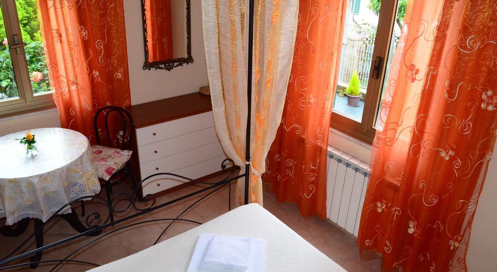 La Casa Delle Rose Room With Air Conditioning La Spezia Exterior foto
